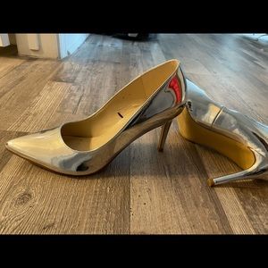 Silver metallic Marc fisher pumps